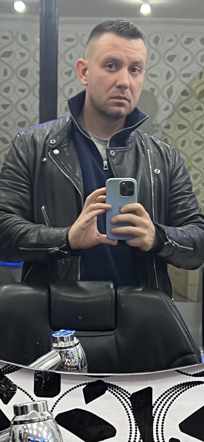  35390143  Vladimir, 40 ,    