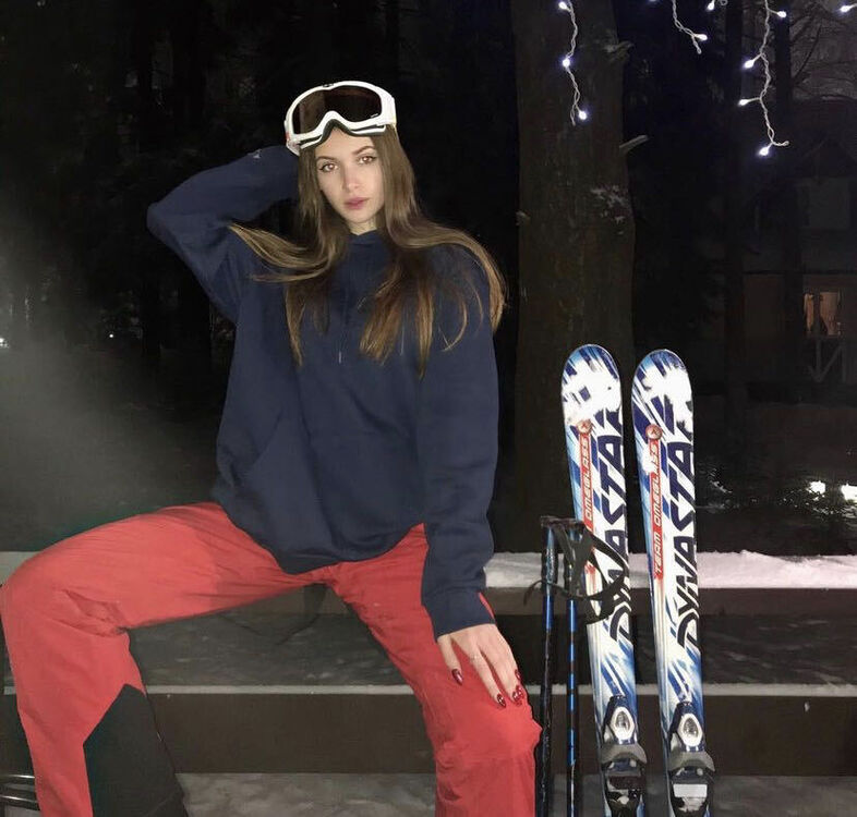  ,   Viktoria, 22 ,   ,   