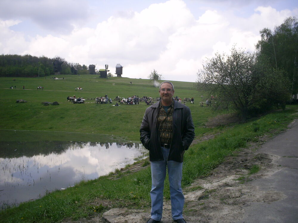  24751623  Aleks, 58 ,    