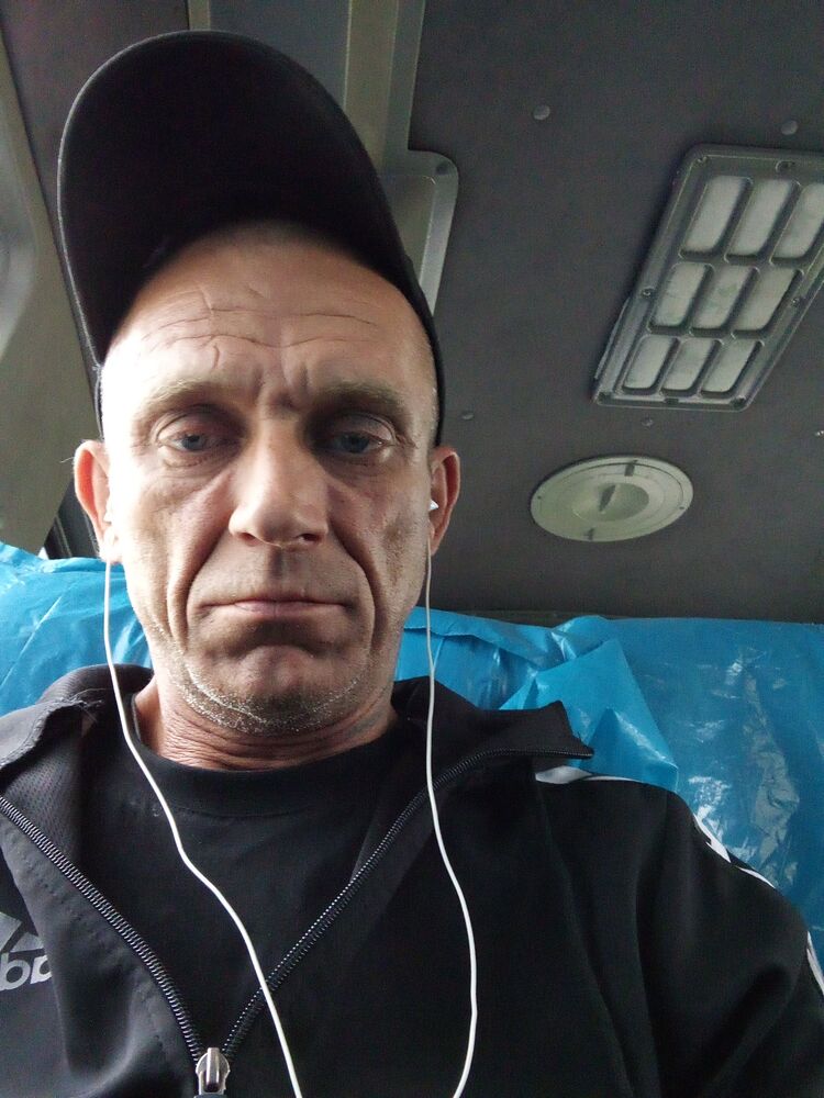  35583663  Dmitri, 52 ,    