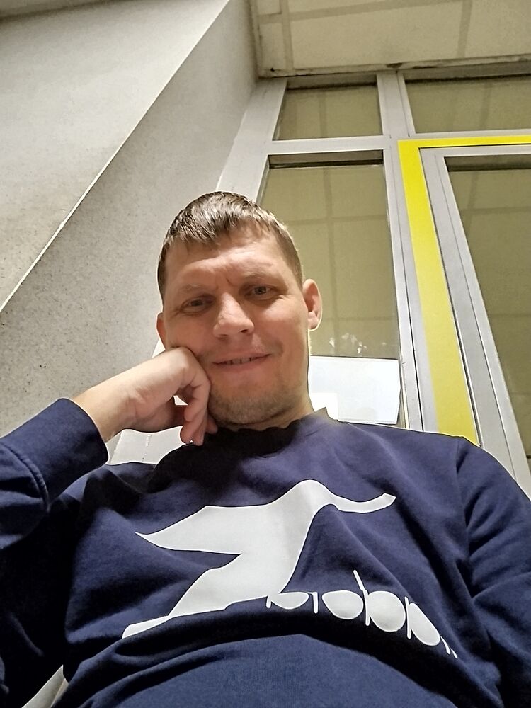  52968203  , 37 ,    