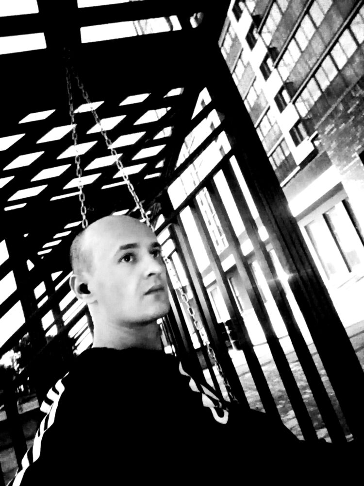  28537453  Viktor, 33 ,    
