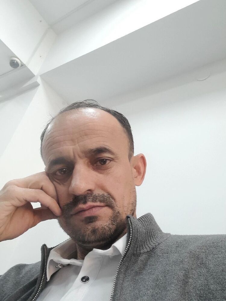  35191143  Karim, 46 ,    