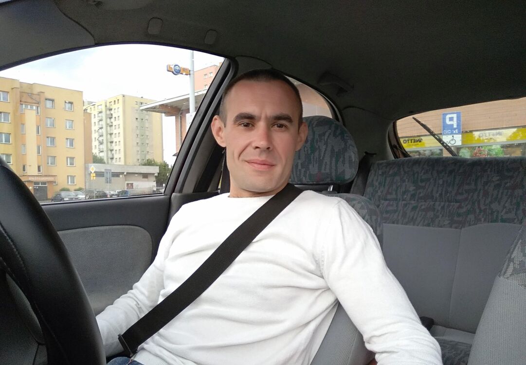  -,   Sergio, 40 ,   ,   