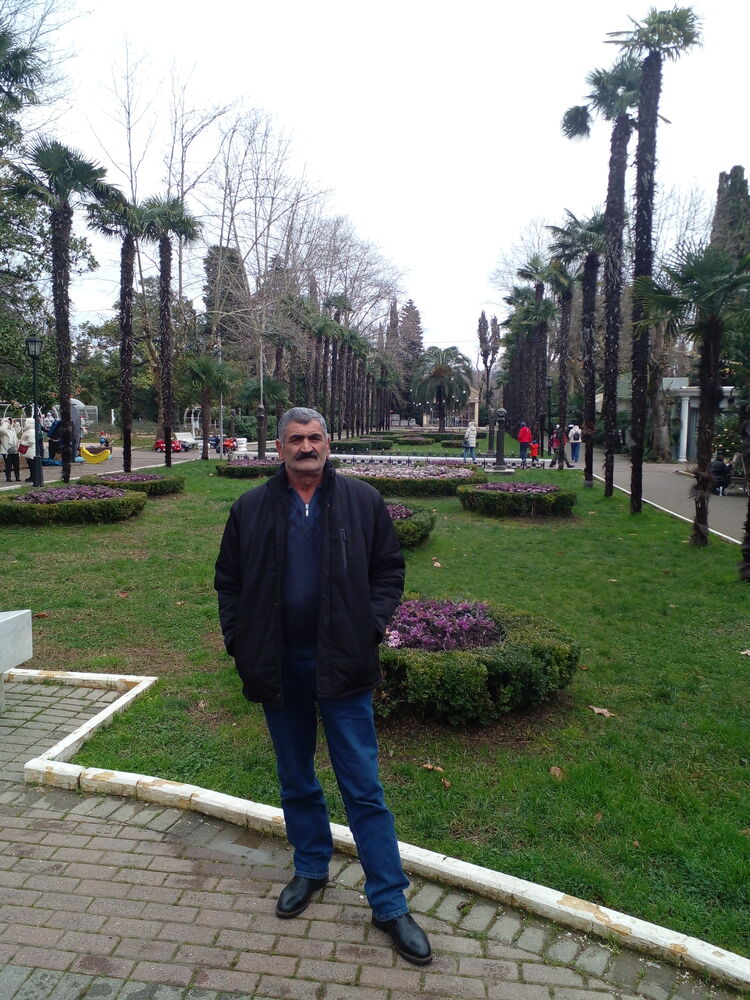  46980743  Andranik, 50 ,    