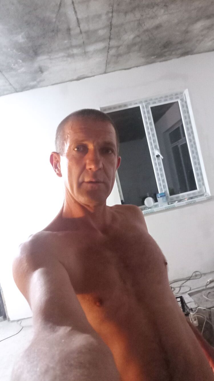  43857363  Roman, 46 ,    Deleted