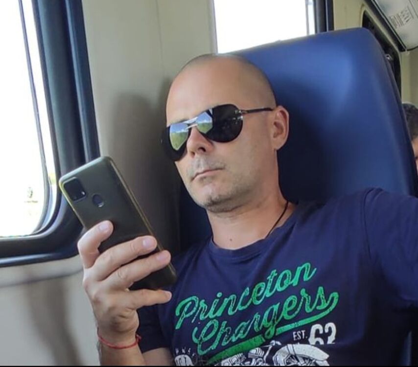  46597063  , 42 ,    
