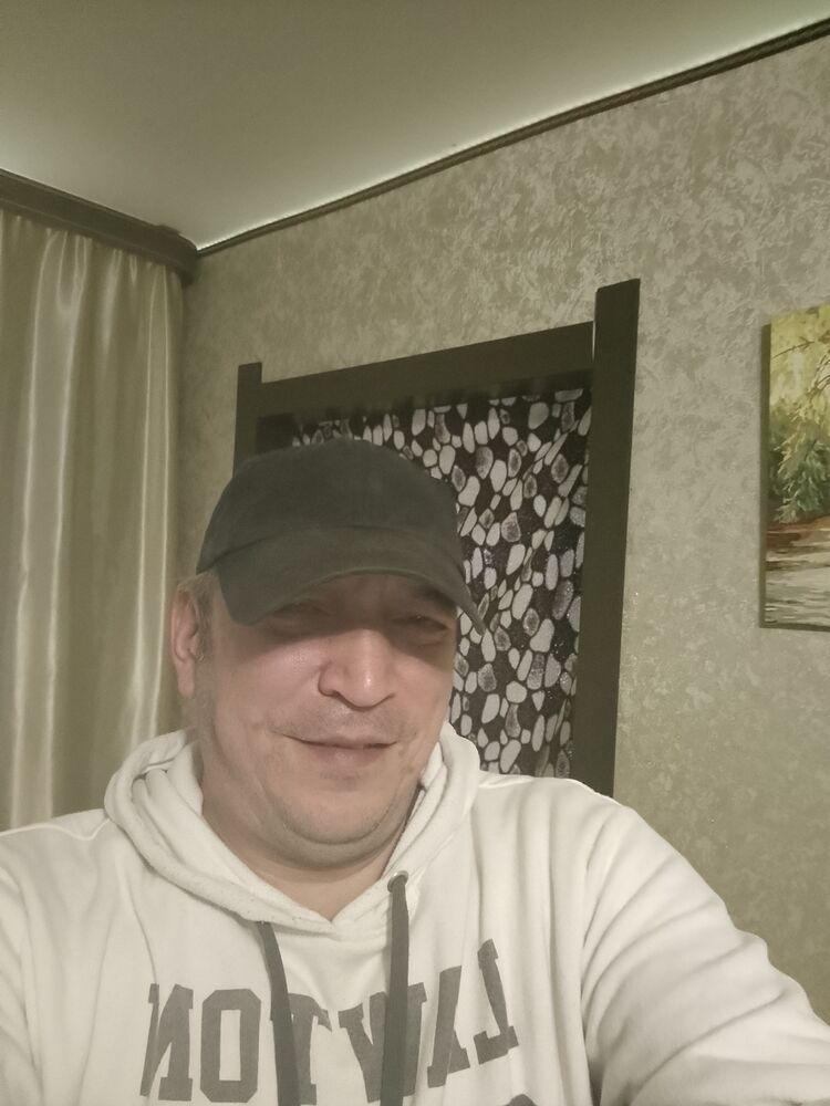  42980423  Artur, 44 ,    