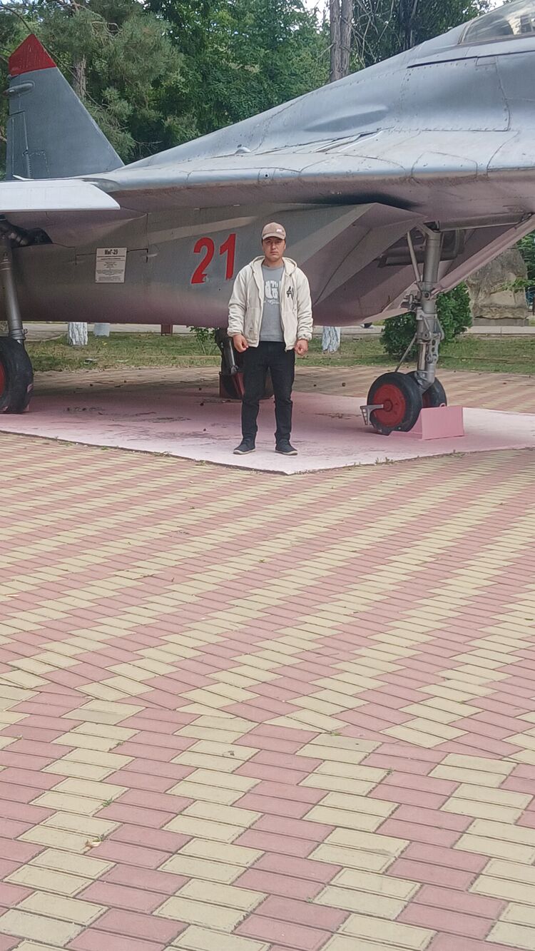  54068763  Olloberdi, 22 ,    