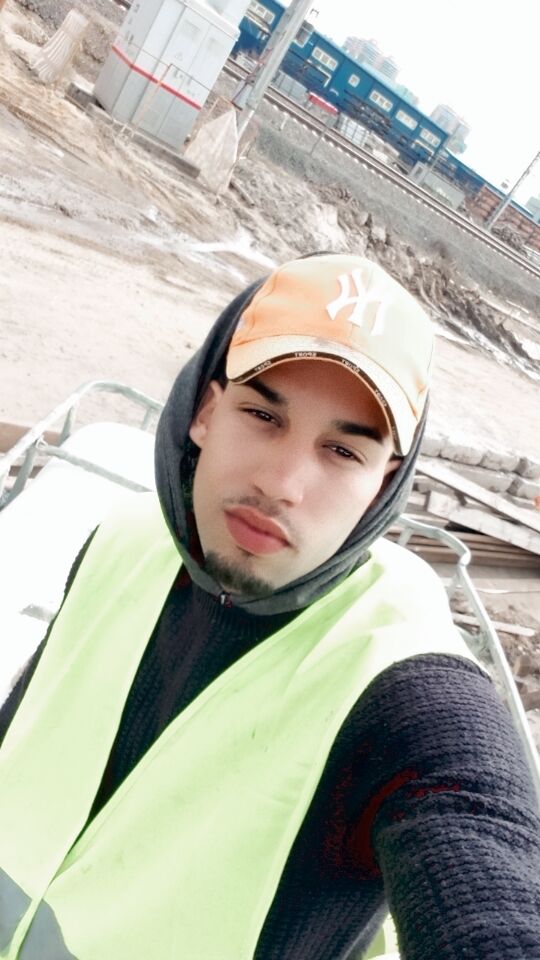  33960543  Pedro, 27 ,    