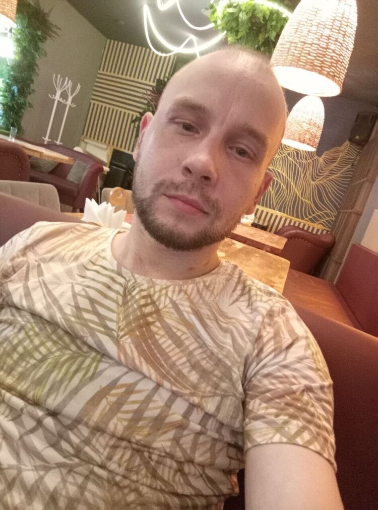  54592903  Anton, 30 ,    