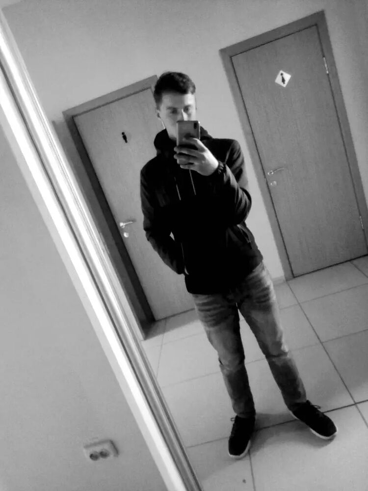  43872293  Denis, 23 ,    