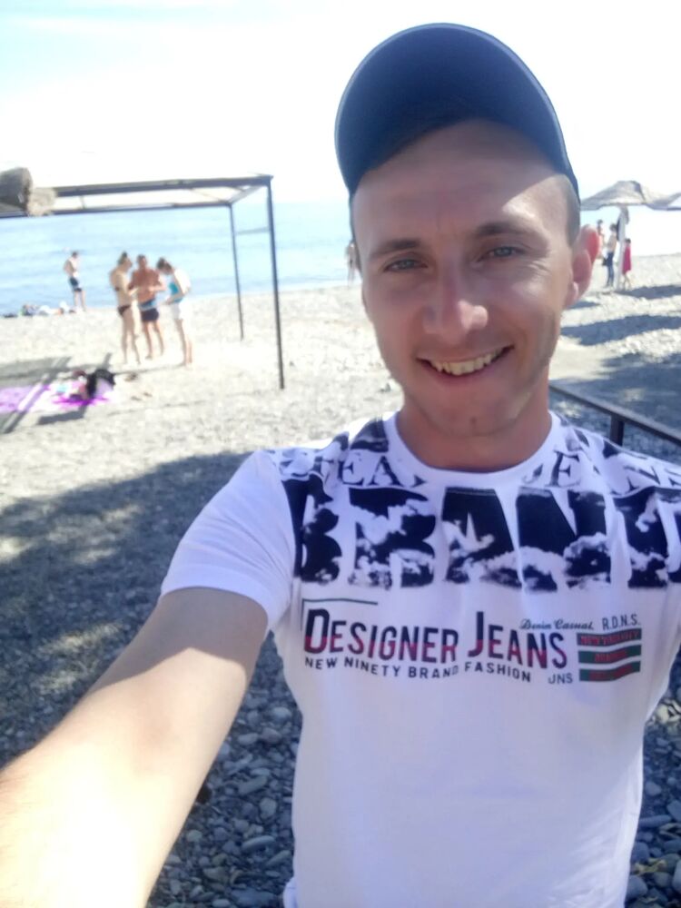  31731813  Nikolay, 32 ,    