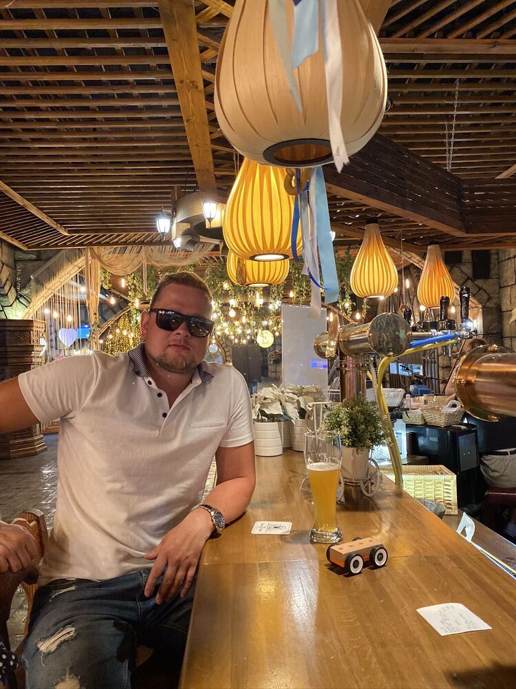  28127643  , 32 ,    -