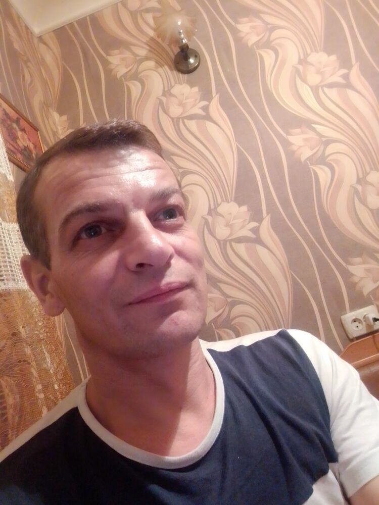  18648023  Leonid, 49 ,    