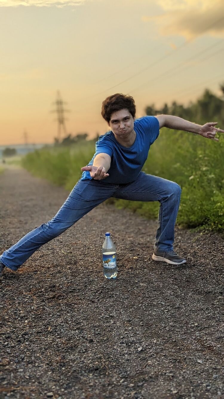  37391193  Vlad, 26 ,    