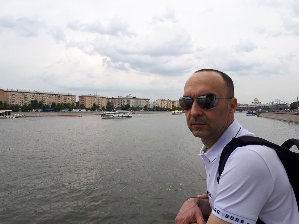  21876023  Simone, 54 ,    