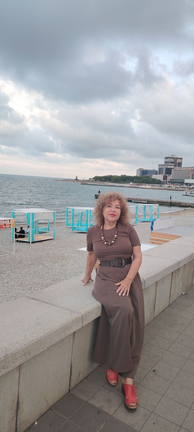 52300753  Irina, 52 ,    