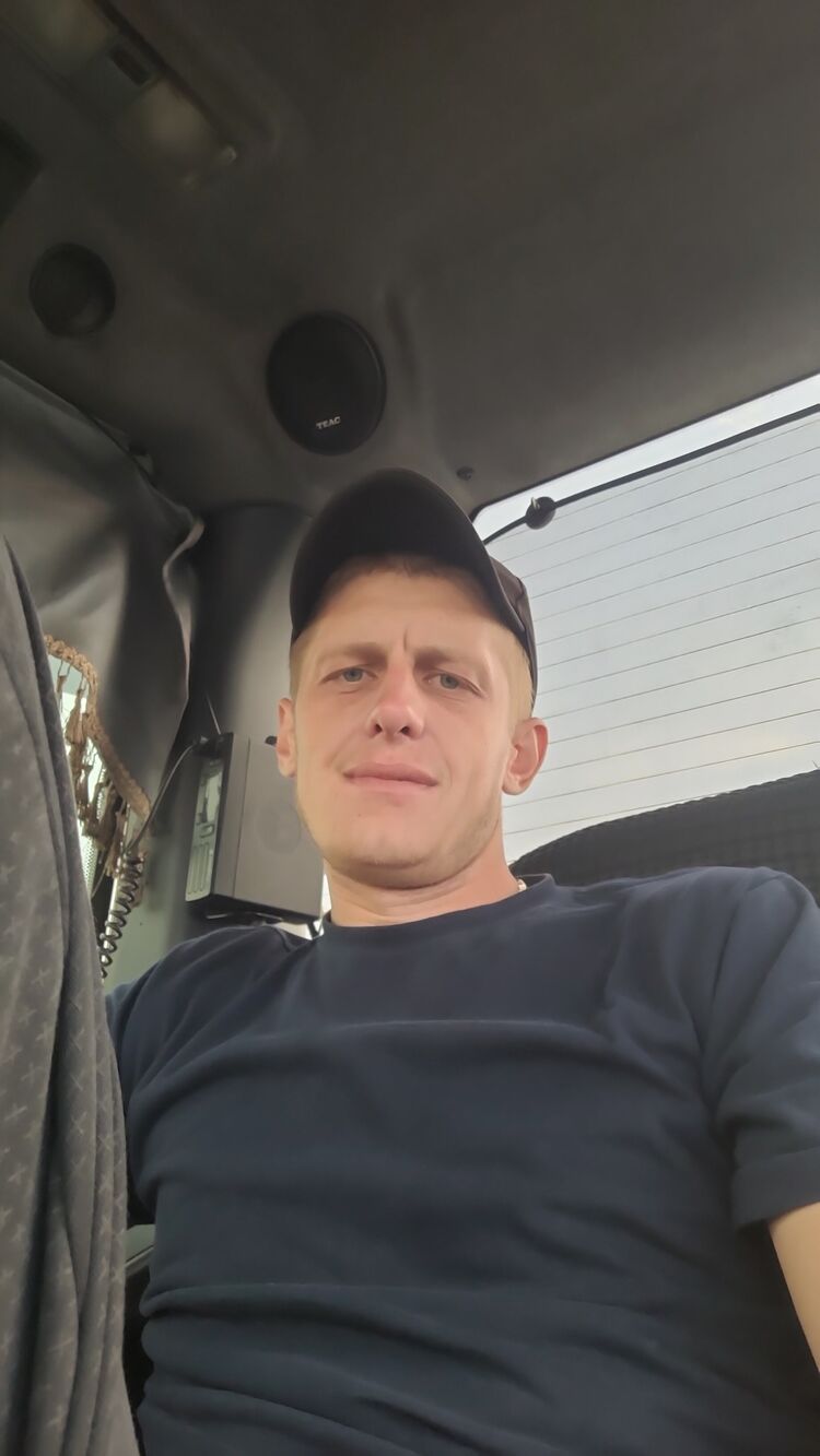  40339293  Denis, 31 ,    -