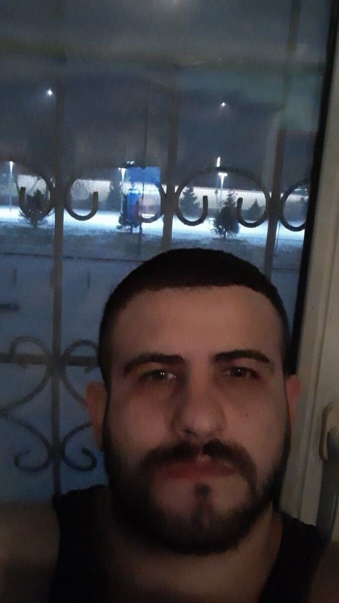  18282863  Hakan, 33 ,    