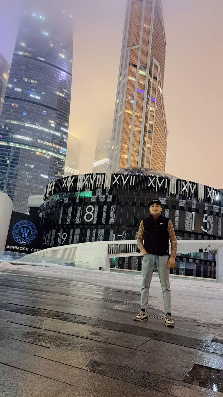  ,   Bek, 25 ,     