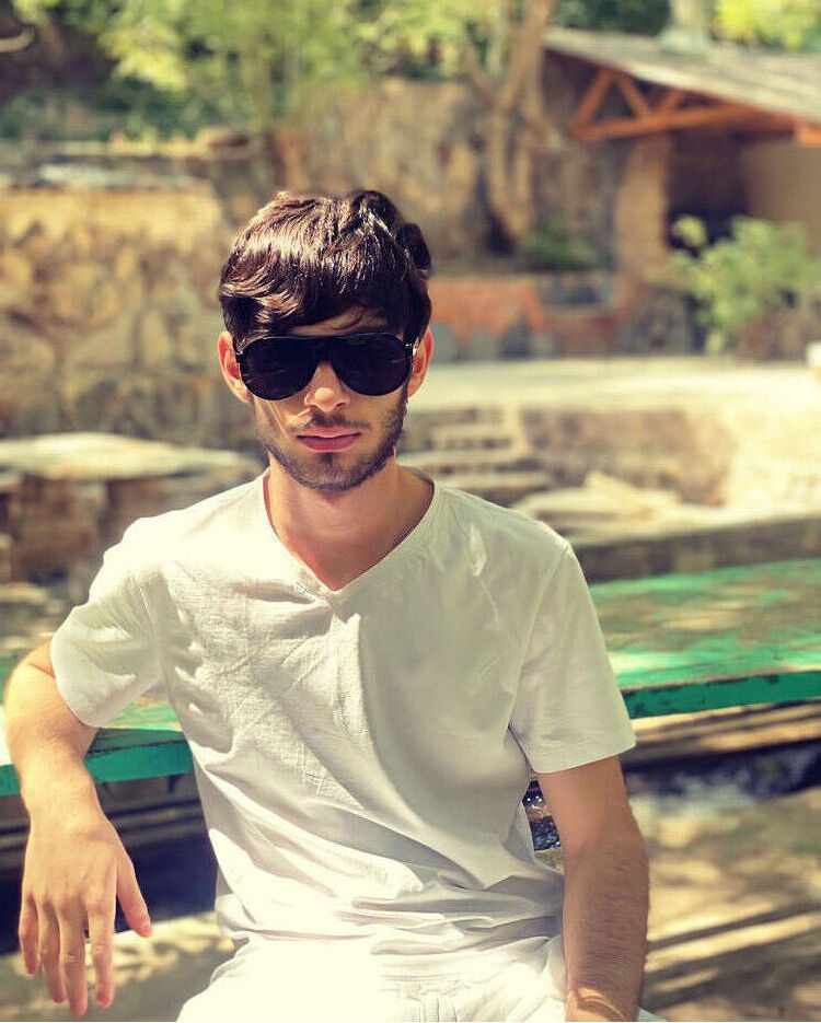  ,   Hayk, 25 ,     , c , 
