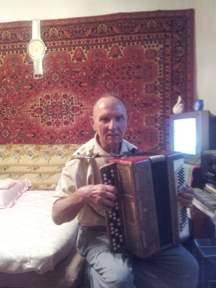  18702403  Ivan, 72 ,    