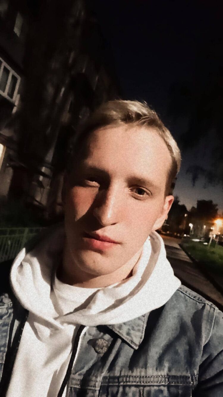  30573163  Mikhail, 26 ,    