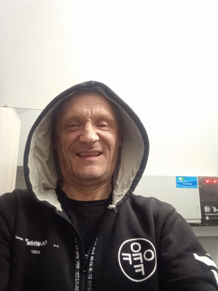 32333753  Oleg, 40 ,    