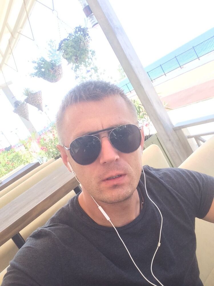  ,   Stas, 46 ,   