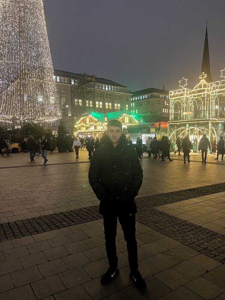  ,   Alex, 25 ,   ,   