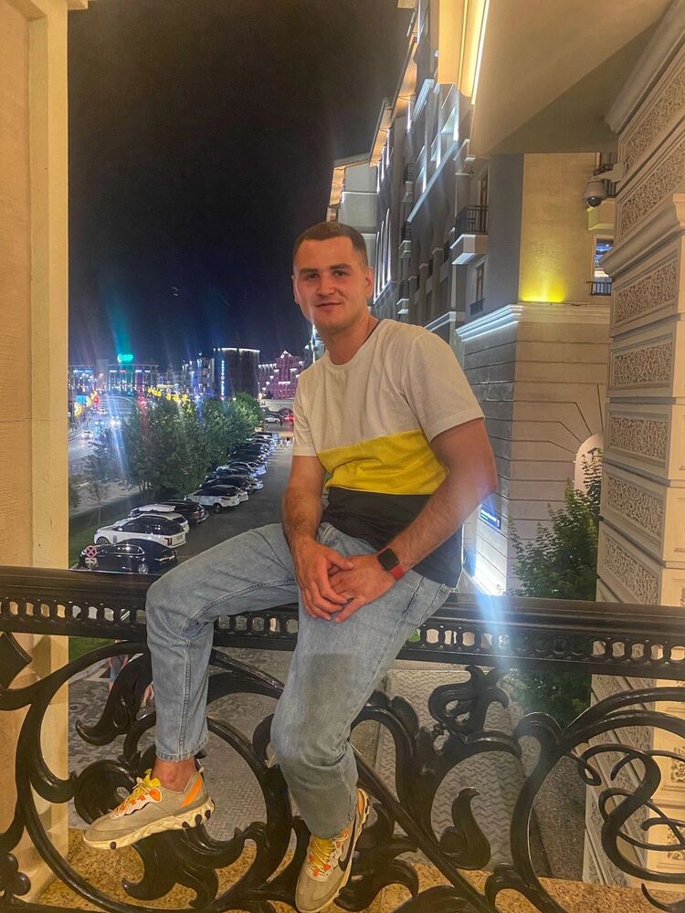  ,   Ilya, 25 ,  