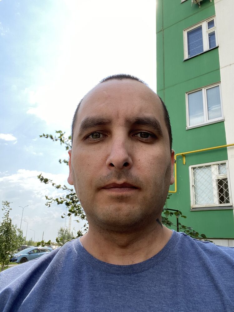  38122283  Daniel, 42 ,    