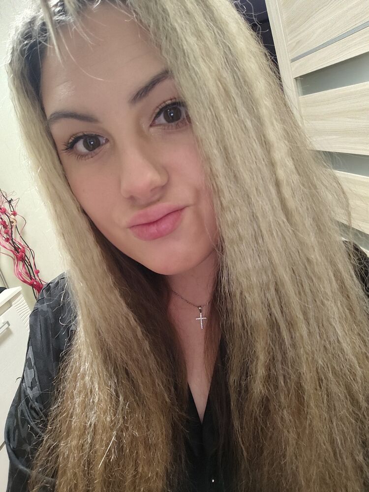  54755733  Katya Mukhle, 23 ,    