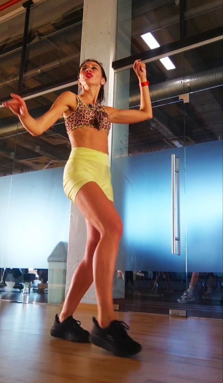  35811853  , 44 ,    -