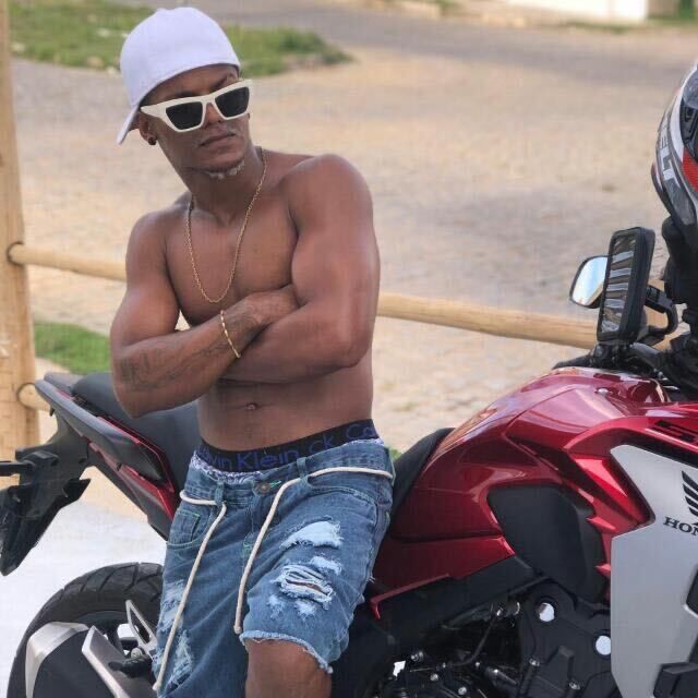  --,   Gussttavo, 25 ,   ,   