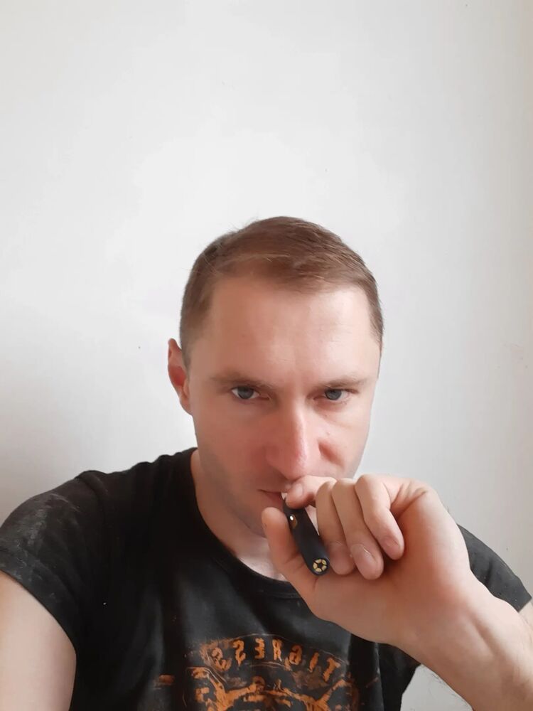  49025643  , 41 ,    --