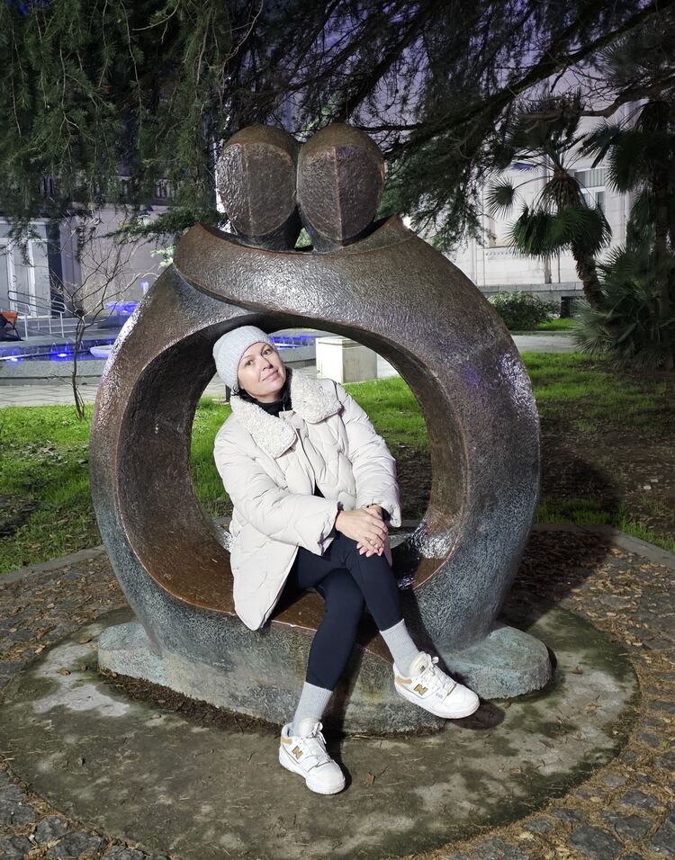  ,   Yuliya, 48 ,   c 