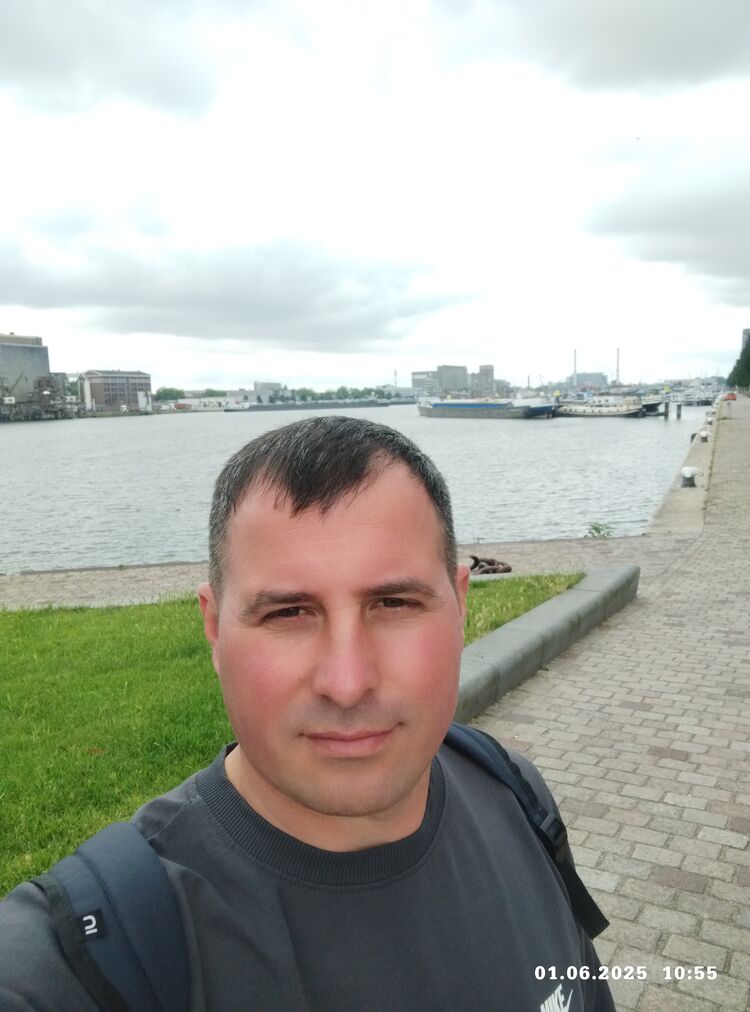  53470373  Nicolae, 41 ,    