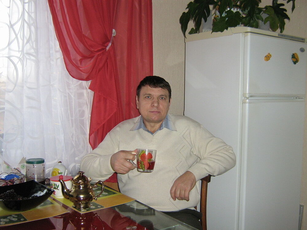  18888213  Aleksey, 61 ,    