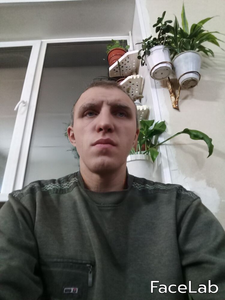  ,   Viktor, 52 ,   