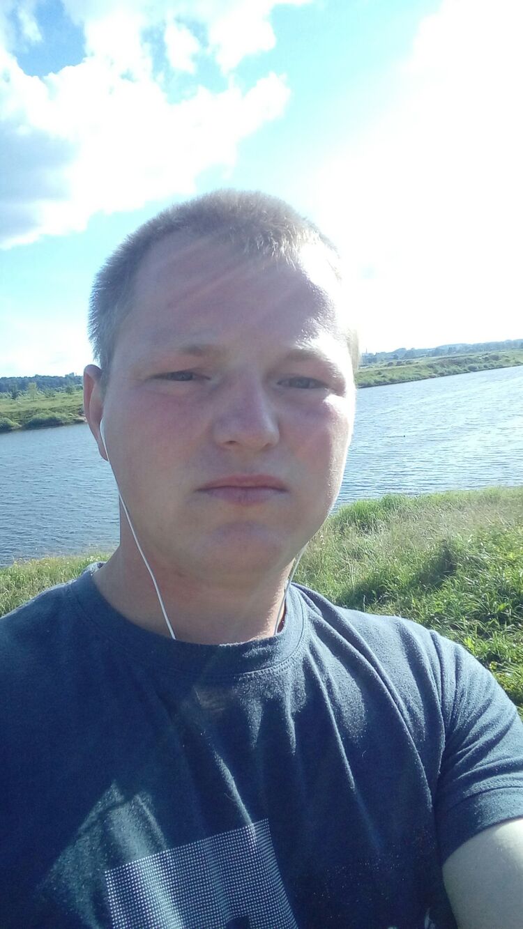  48579353  Wiktor, 32 ,    