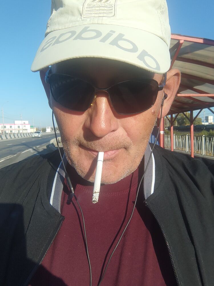  38239723  Sergei, 60 ,    