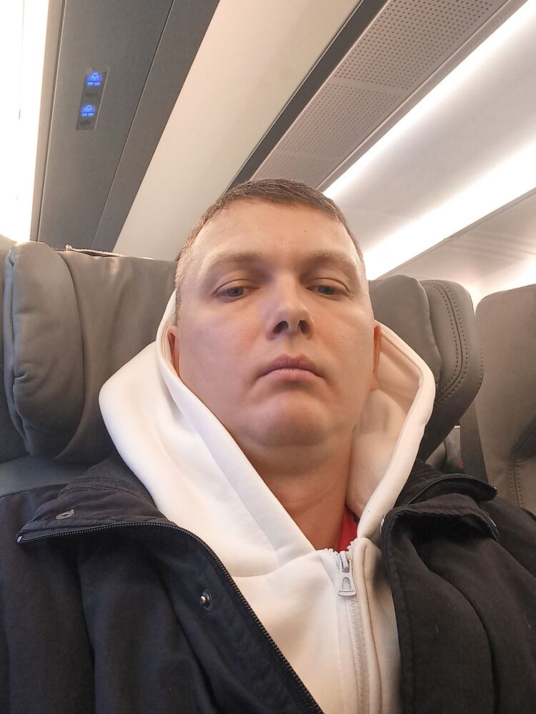  ,   Den, 44 ,   ,   