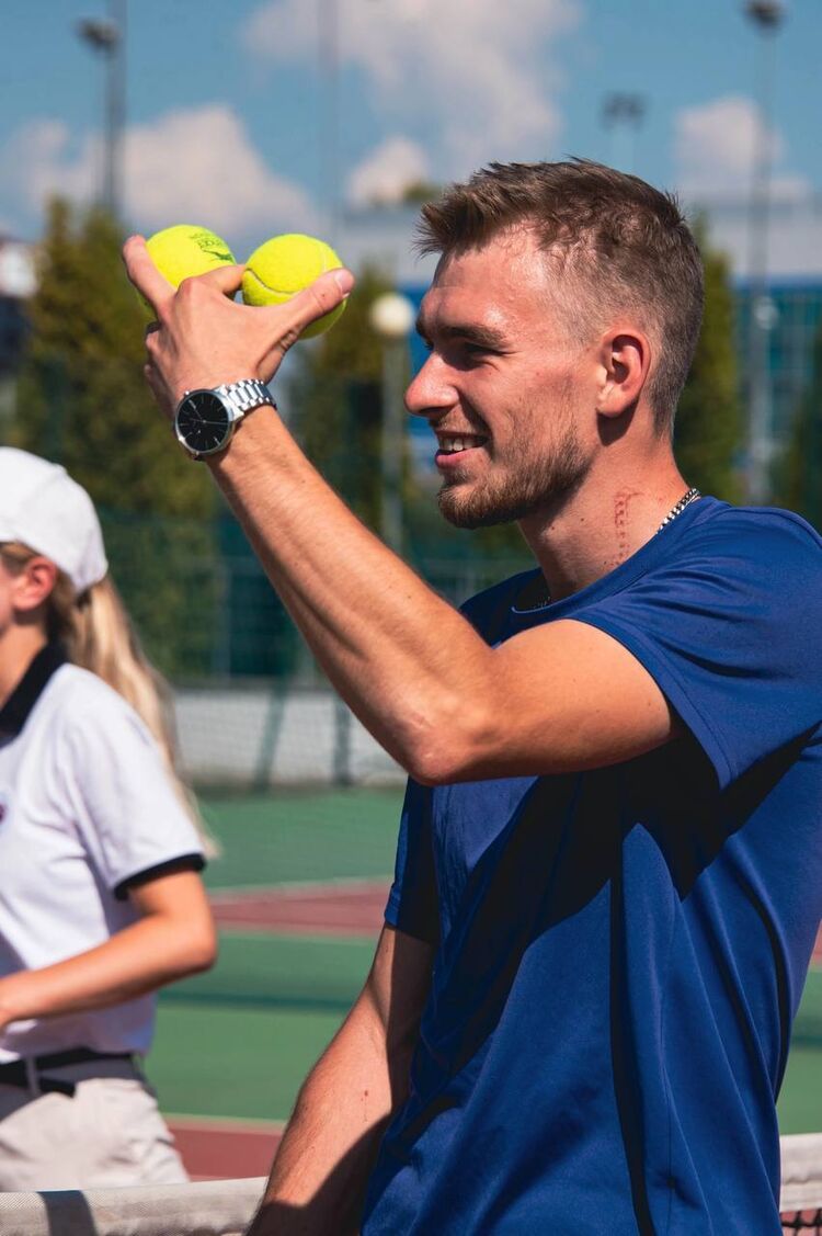  53365333  Nixon, 23 ,    