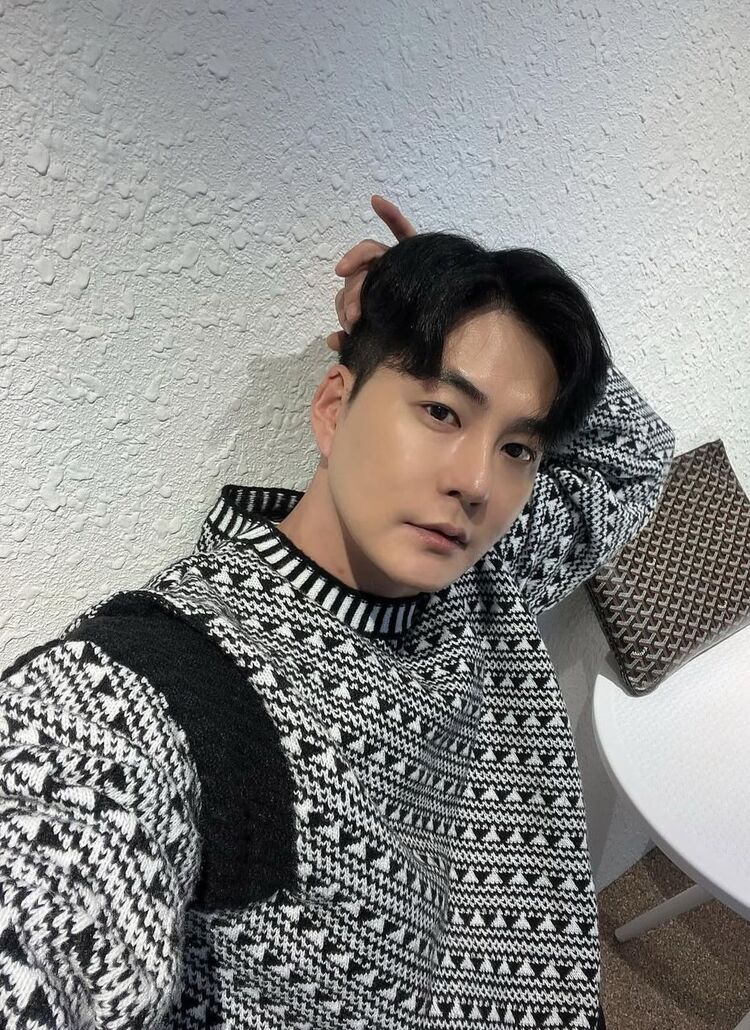  50851753  Han ji hoon, 43 ,    Abbots Langley