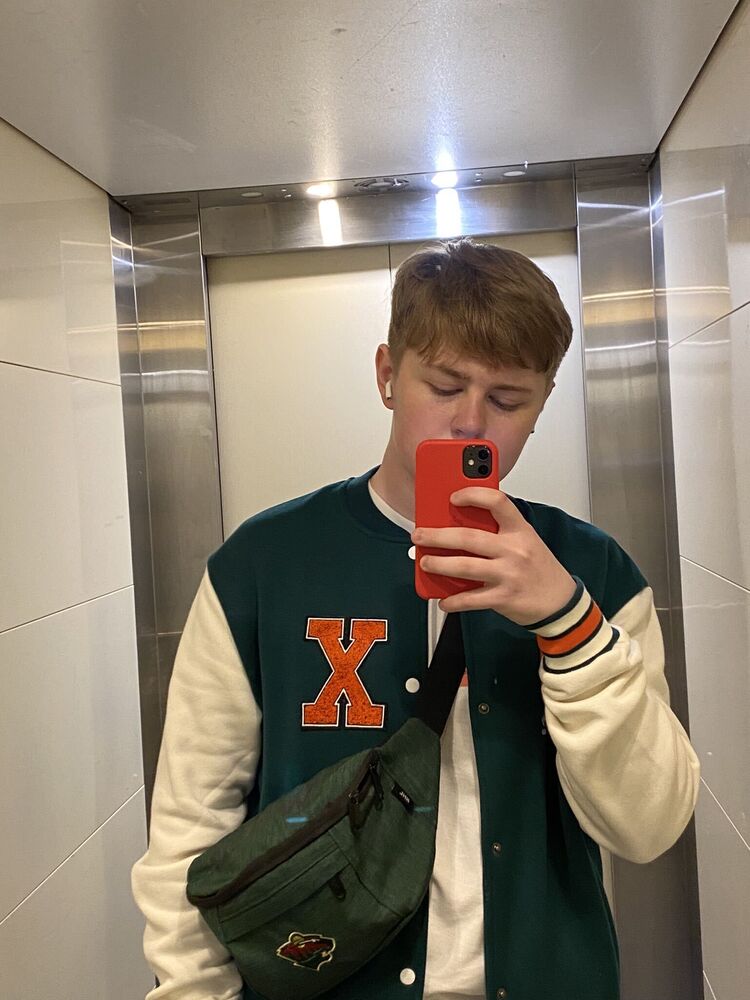  29887943  Deniz, 21 ,    