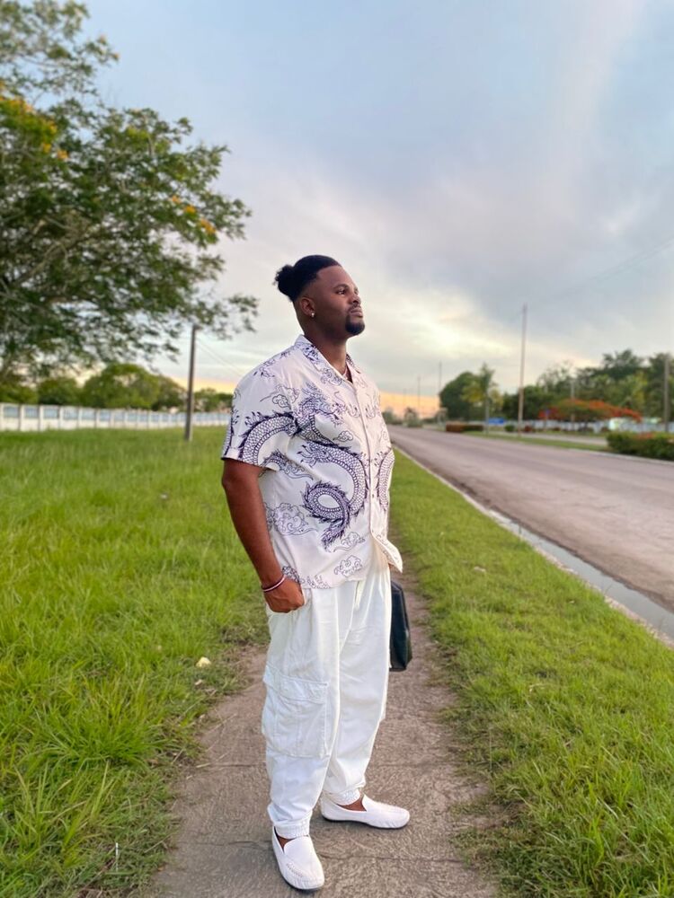  54661683  Leon, 23 ,    