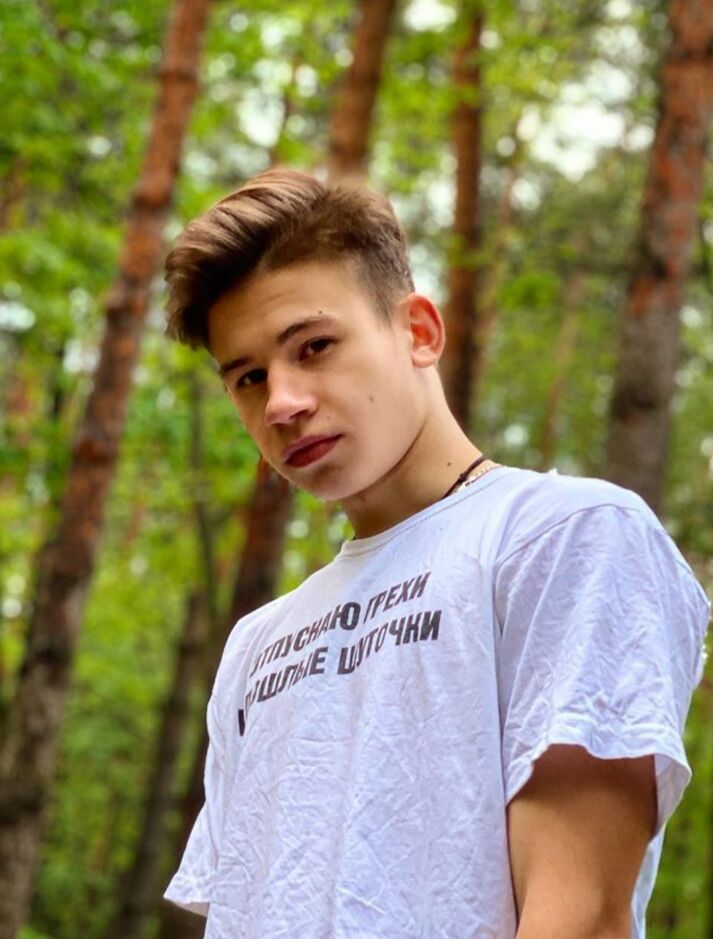  46326763  Dmitro, 22 ,    