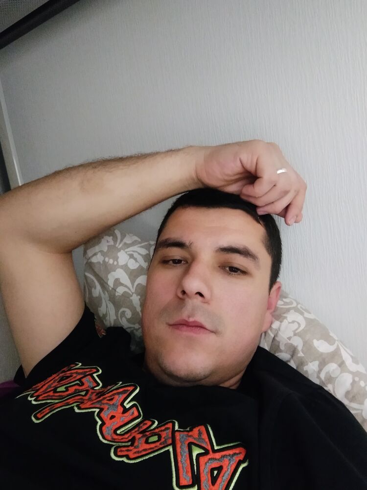  30859843  Max, 33 ,    